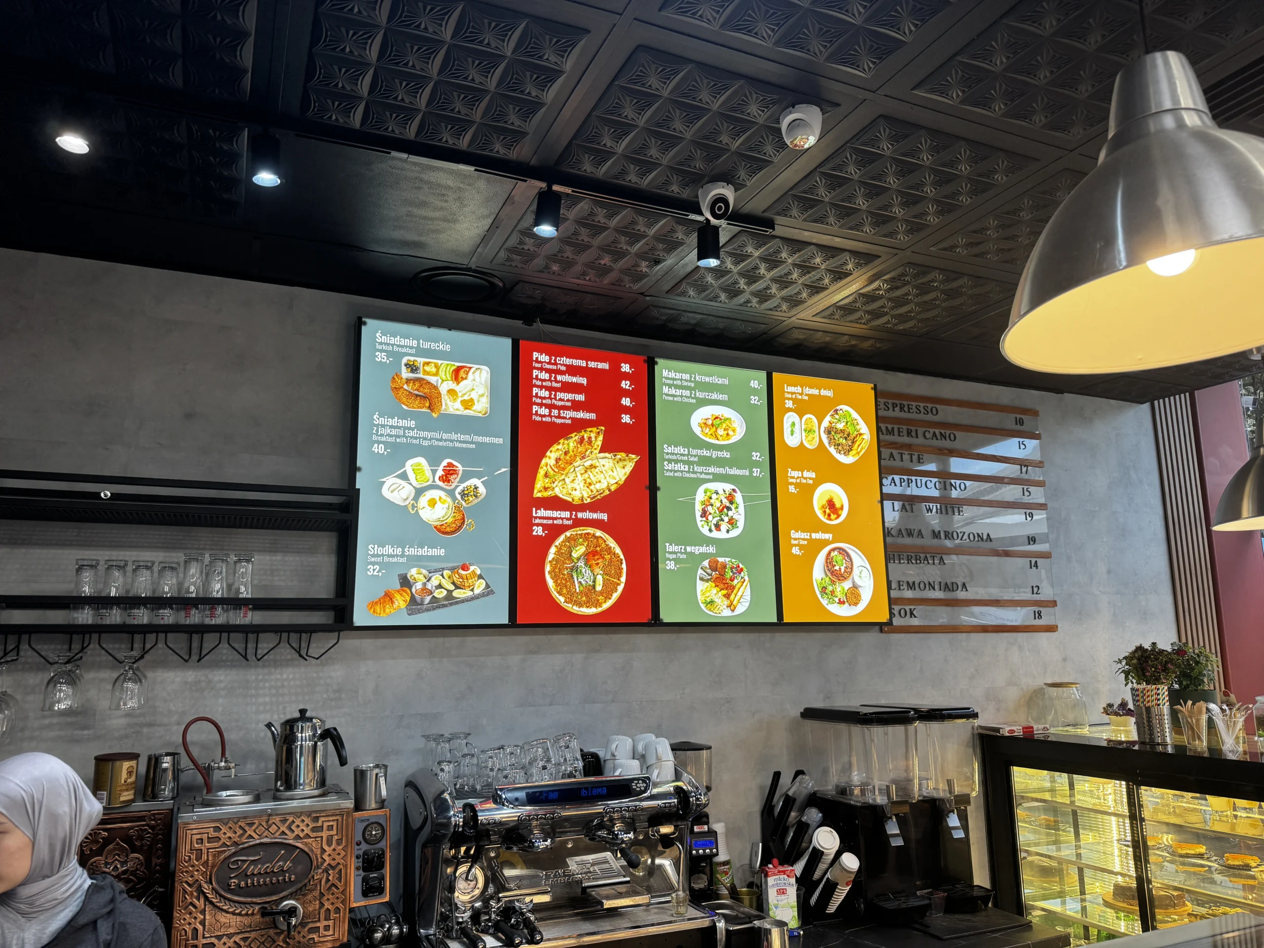 kasetony wewnętrzne z meni restauracji w warszawie
