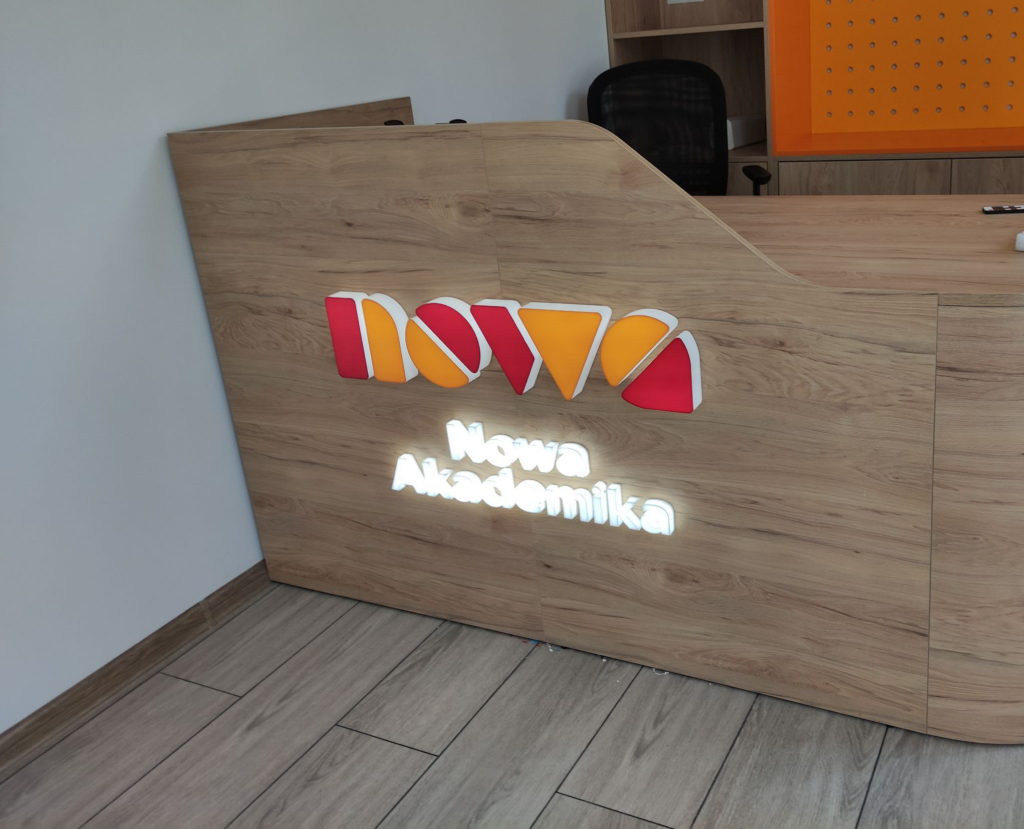 Litery przestrzenne do wnętrz – elegancki wystrój biura, Warszawa